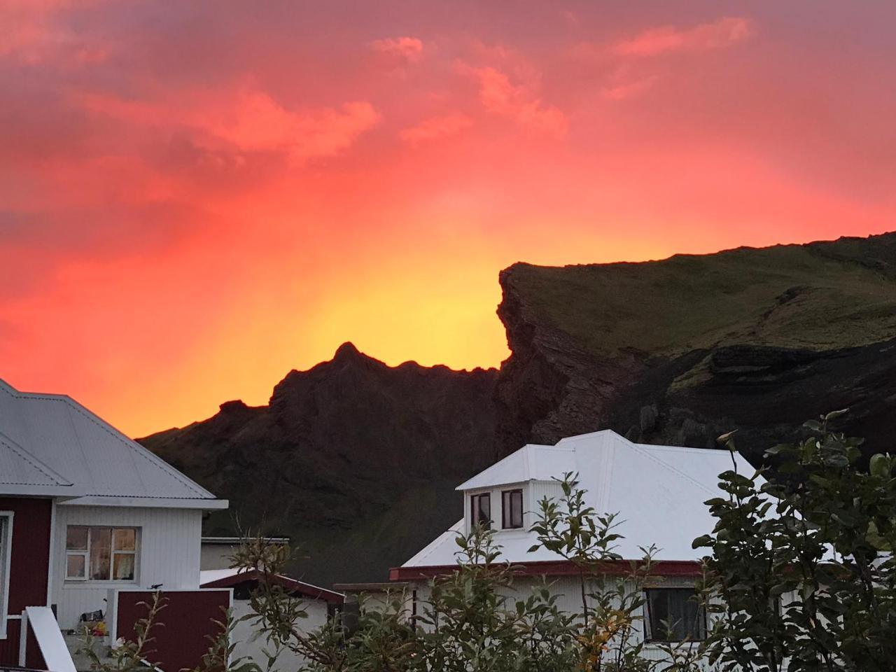 Guesthouse Árný Vestmannaeyjar Exterior foto